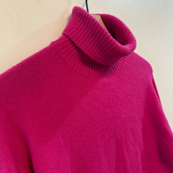 JCREW | NWT Supersoft Side Slit Turtleneck Sweater
Merino Wool Size Small - Picture 7 of 8